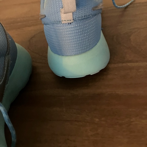 Used 2015 Nike Roshe Run Baby Blue Athletic Sneakers Sz US 7Y , ID = 599729-405. - Picture 10 of 13